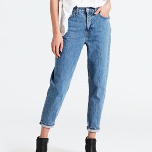 HP 🎉 LEVI'S MOM JEANS VINTAGE STYLE